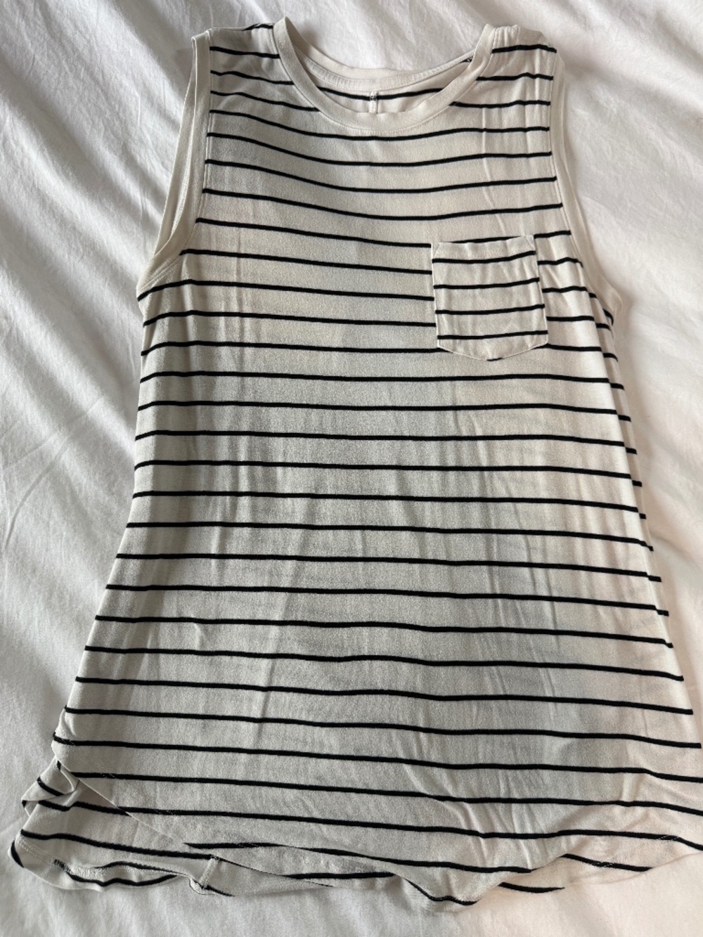 Merona sleeveless black and white flowy tank size medium